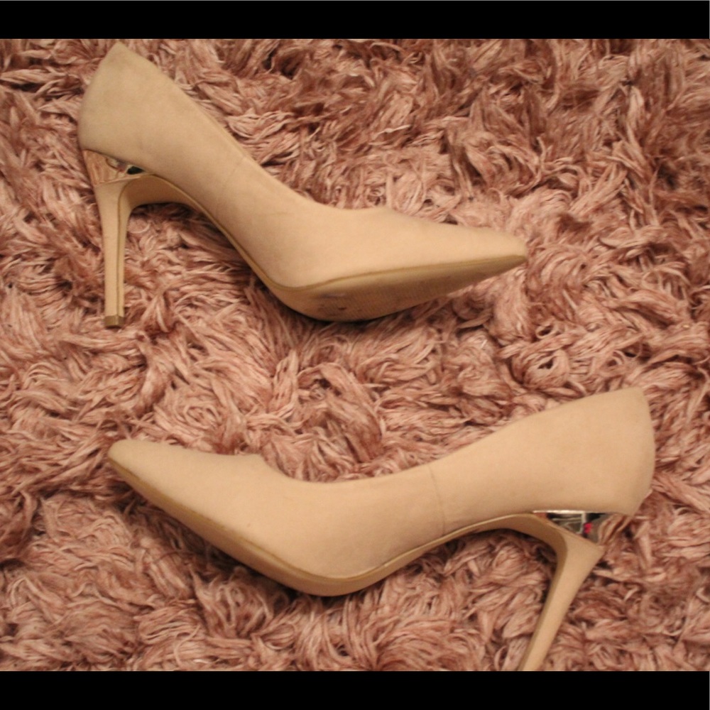 Beige heel
